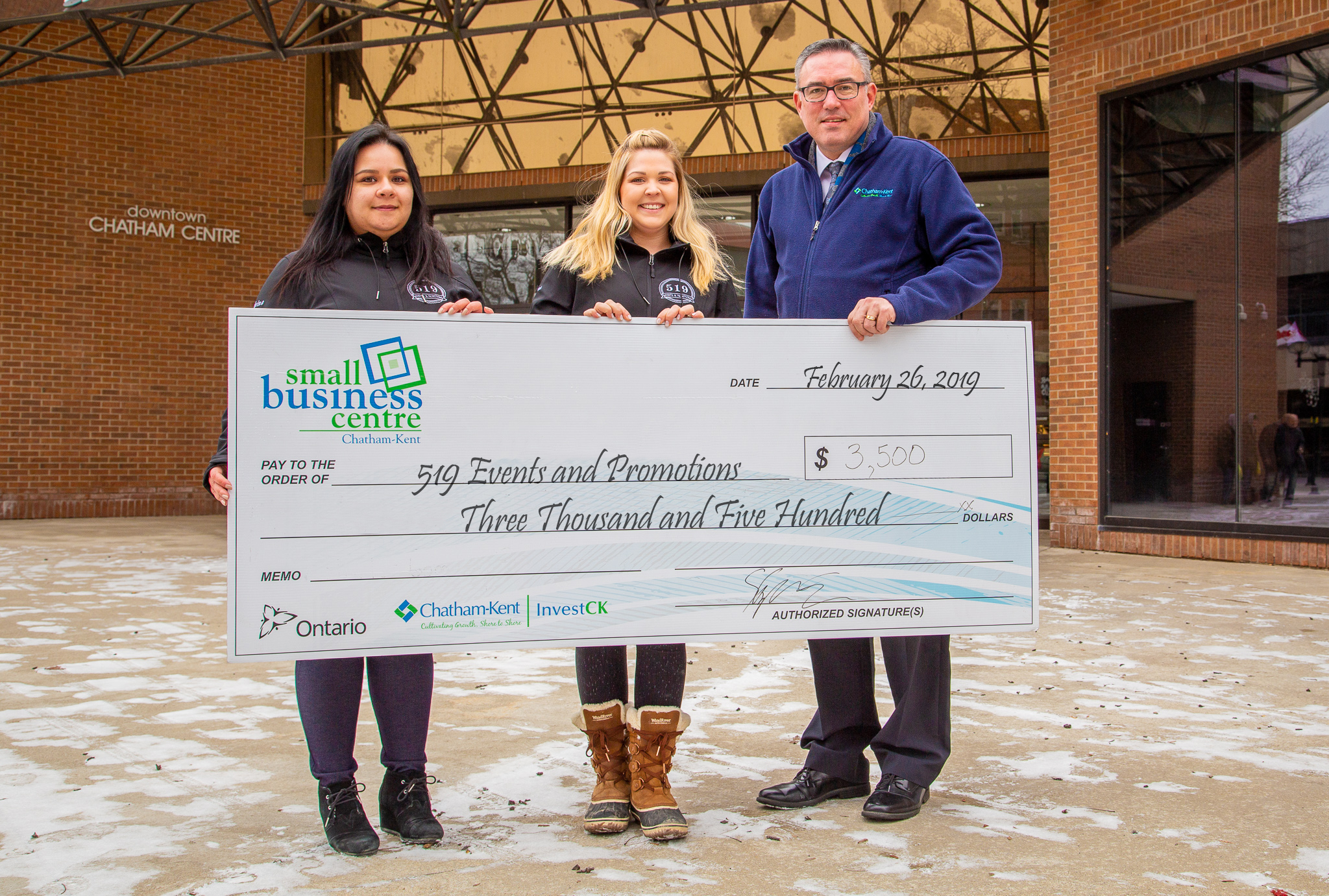 Moréna McDonald and Emma Butler from 519 Events and Promotions receiving the Small Business Centre Starter Company Plus grant