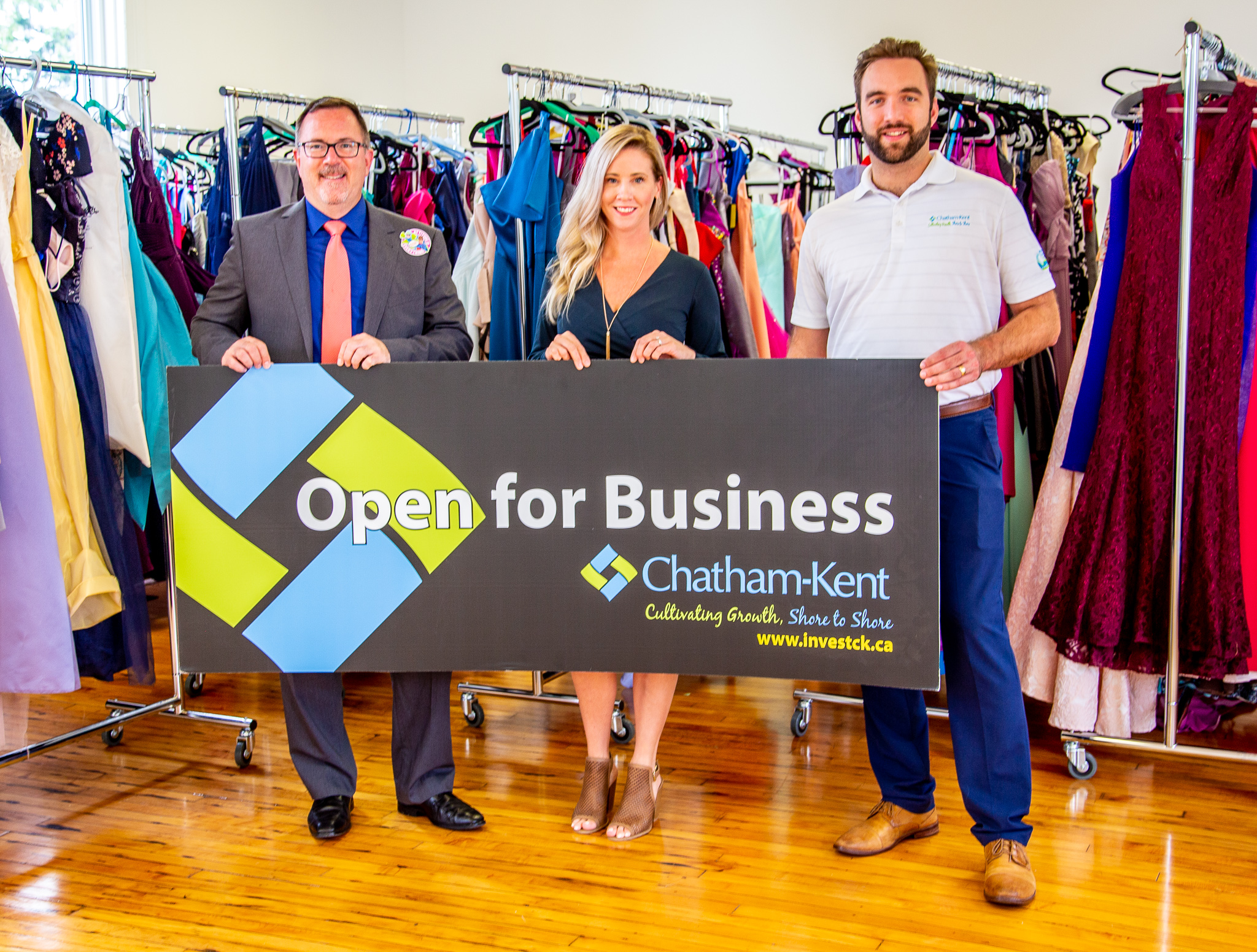 Status Dress Rentals, an online retailer where you can choose from a large selection of dresses and rent the perfect outfit