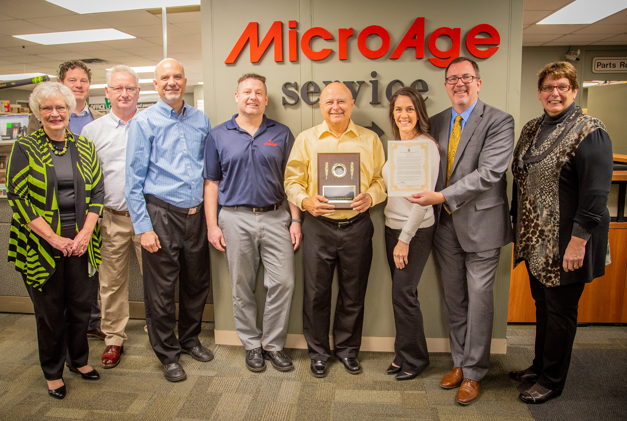 MicroAge Chatham Wally Romansky, General Manager (centre) receives award